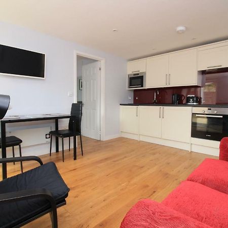 Beautiful Modern Apartment In Bath Bagian luar foto